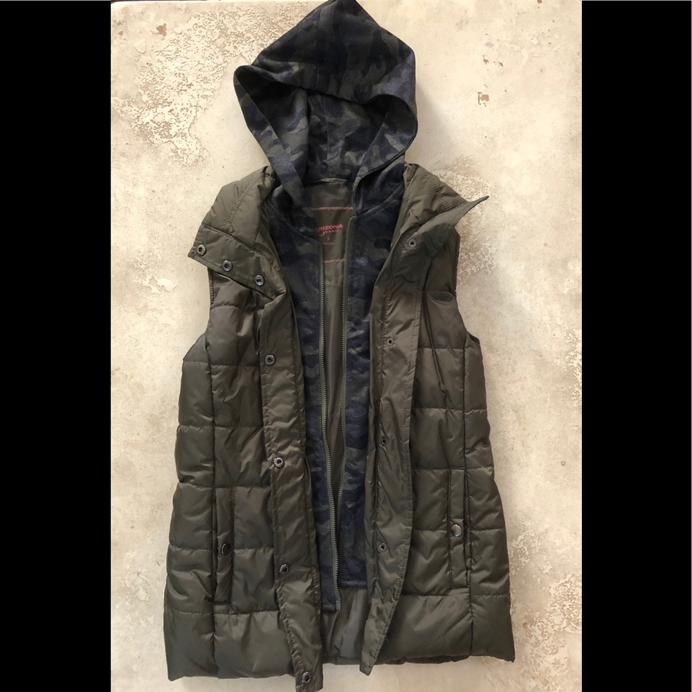 Women’s Hooded Puffer Vest